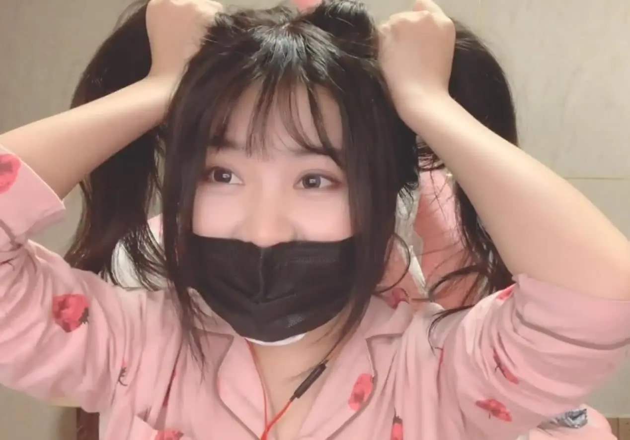 网红小团团自曝感情史：当初狠心甩了我，现在