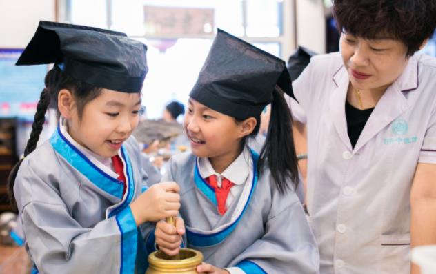 小学引进中医药课程，非必修课不用考试，家长的反应却让人迷惑