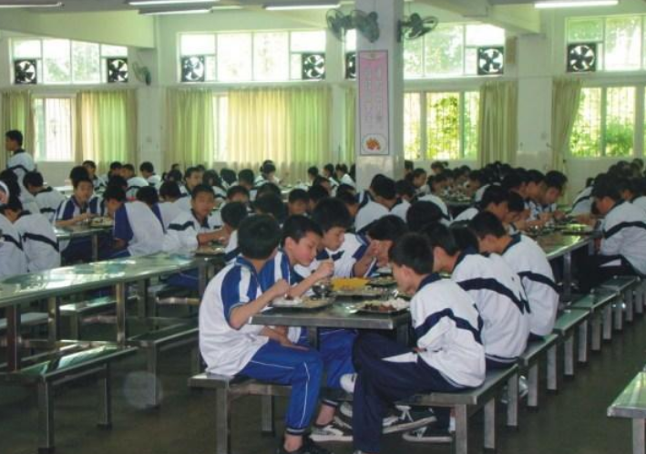 “5+2”课后服务实行一周后，家长都懵了：新问题谁给解决一下？