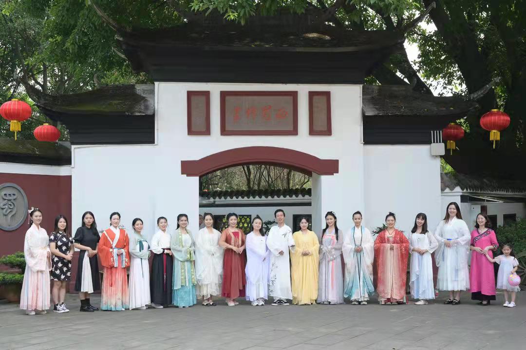 郫都区望丛祠举办月满中秋雅聚望丛中秋游园活动