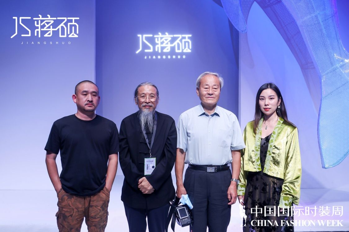 SS22中國國際時裝周∣JS蔣碩“星辰大海”2022春夏系列品牌發(fā)布會