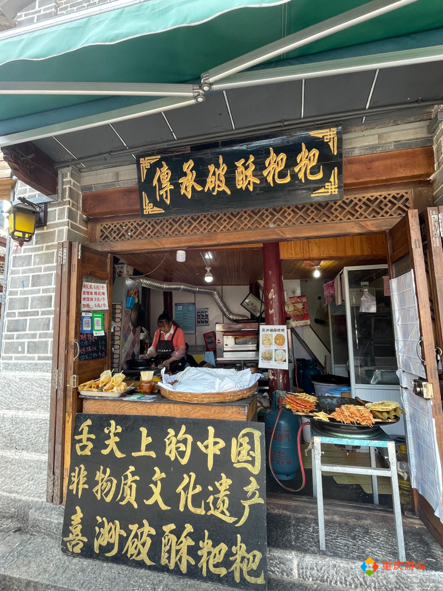 云南大理奇遇：重庆小夫妻遇上文创咖啡，满大街的超跑都是租的？