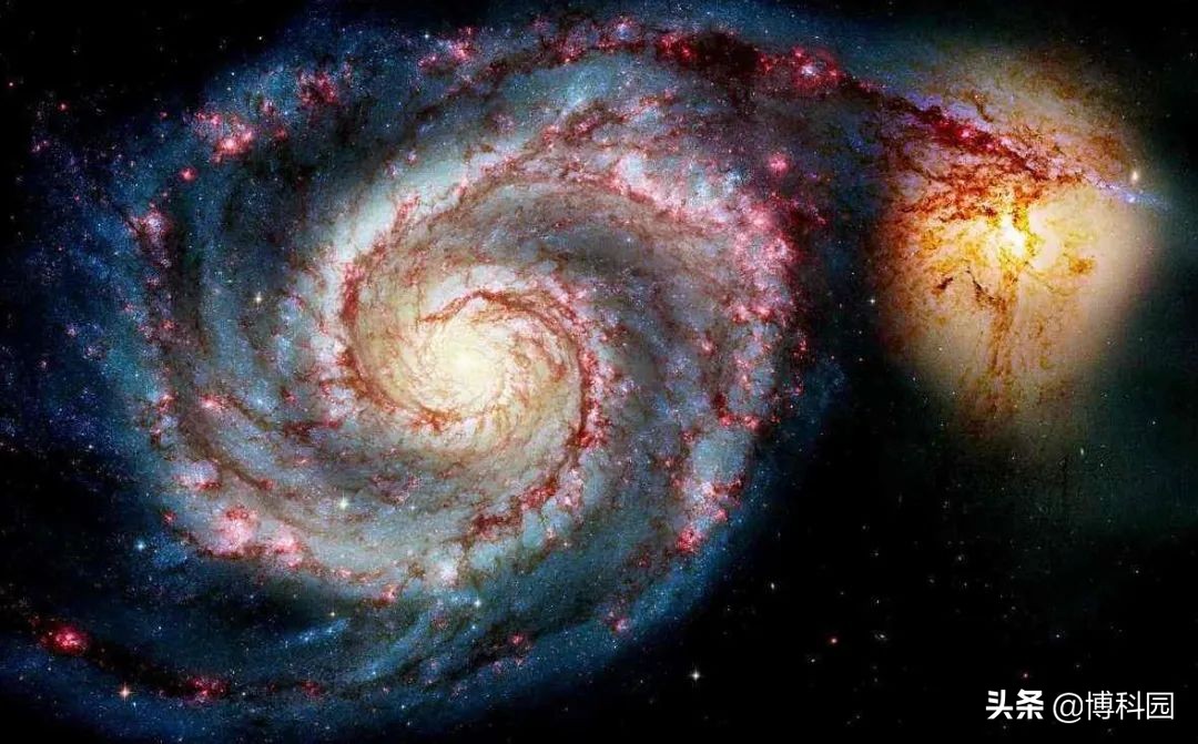 星系间的碰撞合并，会触发核心活动，发出绵延数千光年的喷流