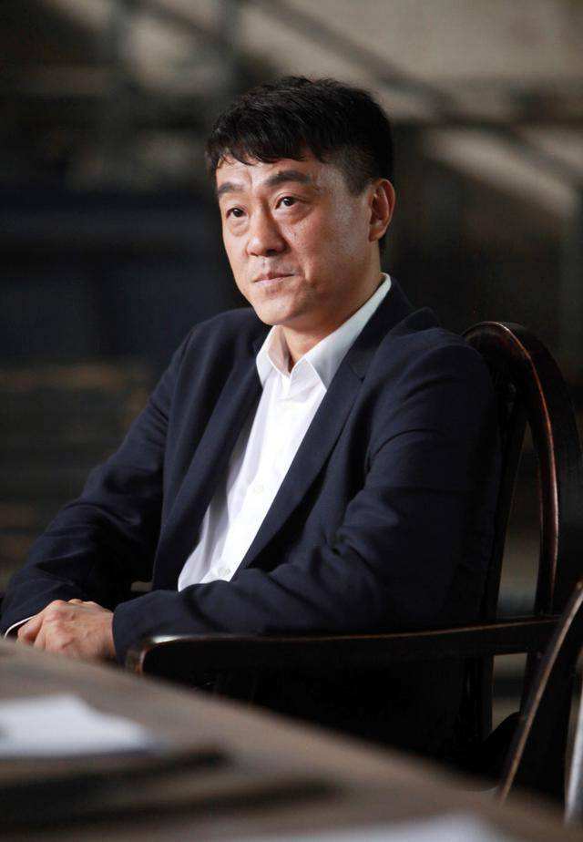 何冰《后浪》激情演讲，结果被骂的体无完肤，