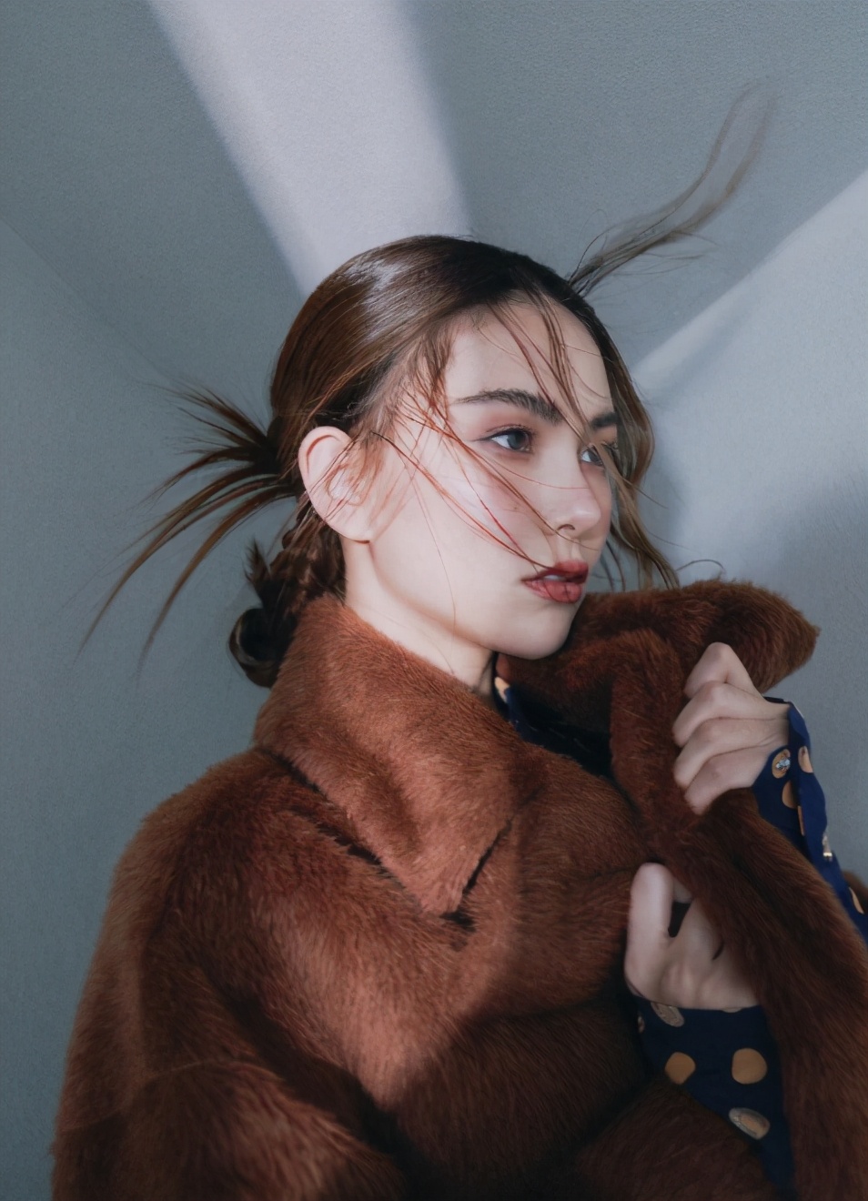 昆凌訓練5歲女兒獨睡，小周週再爆金句，吐槽爸爸周杰倫也不獨立