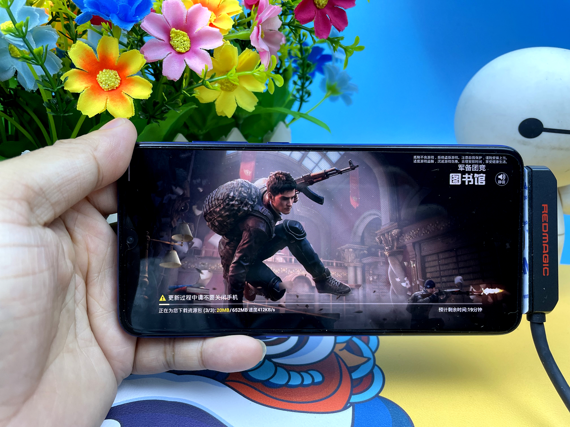 充电、投屏、听声三不误，红魔手游拓展坞