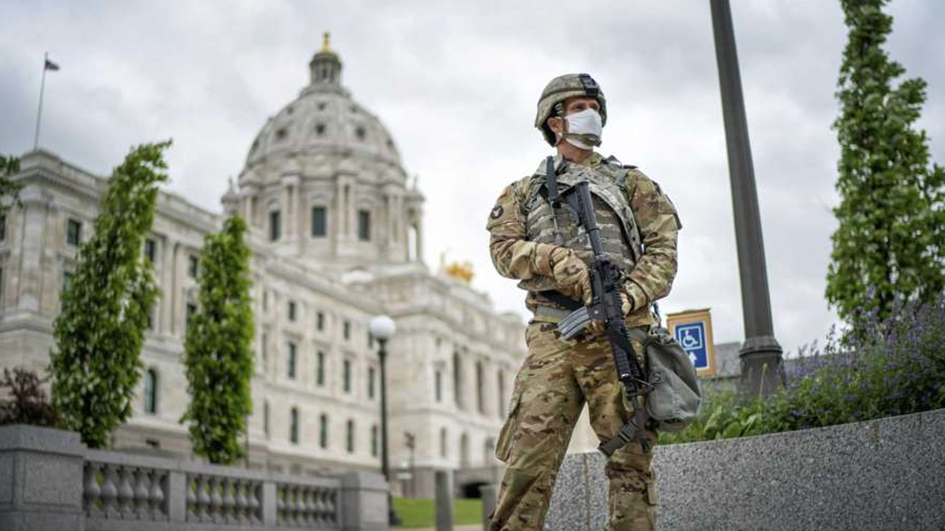 美国大军全面动员，国民警卫队镇压暴乱失控，