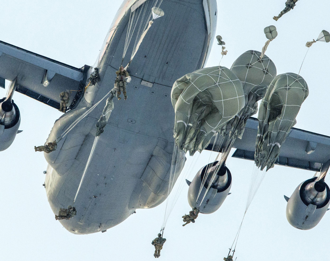 这次已经领先？中国空降战车服役没几天，美军