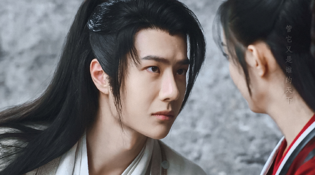 王一博给赵丽颖编头发小哥你这是在陈情令剧组学的手艺么