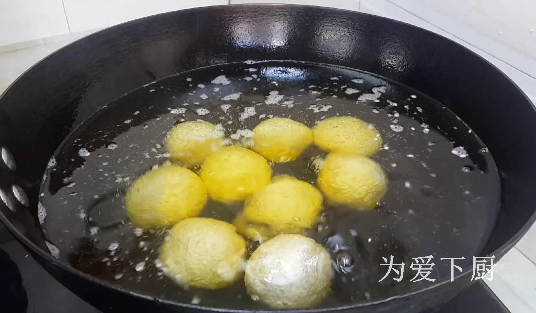 麻團這做法才最正確，掌握3個技巧，個個空心不炸鍋，比買的還香