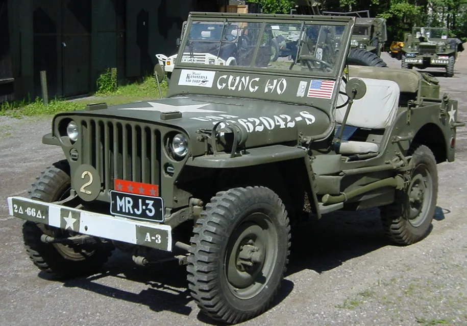 世界上第一辆jeep越野车是1941年在二战中为满足美军军需生产的.