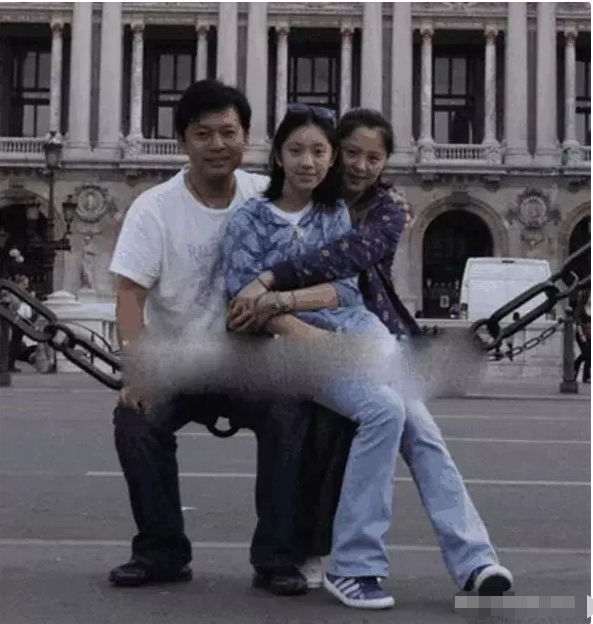 “赵政委”何政军：娶初恋，妻子为他退出娱乐圈，结婚29年无绯闻