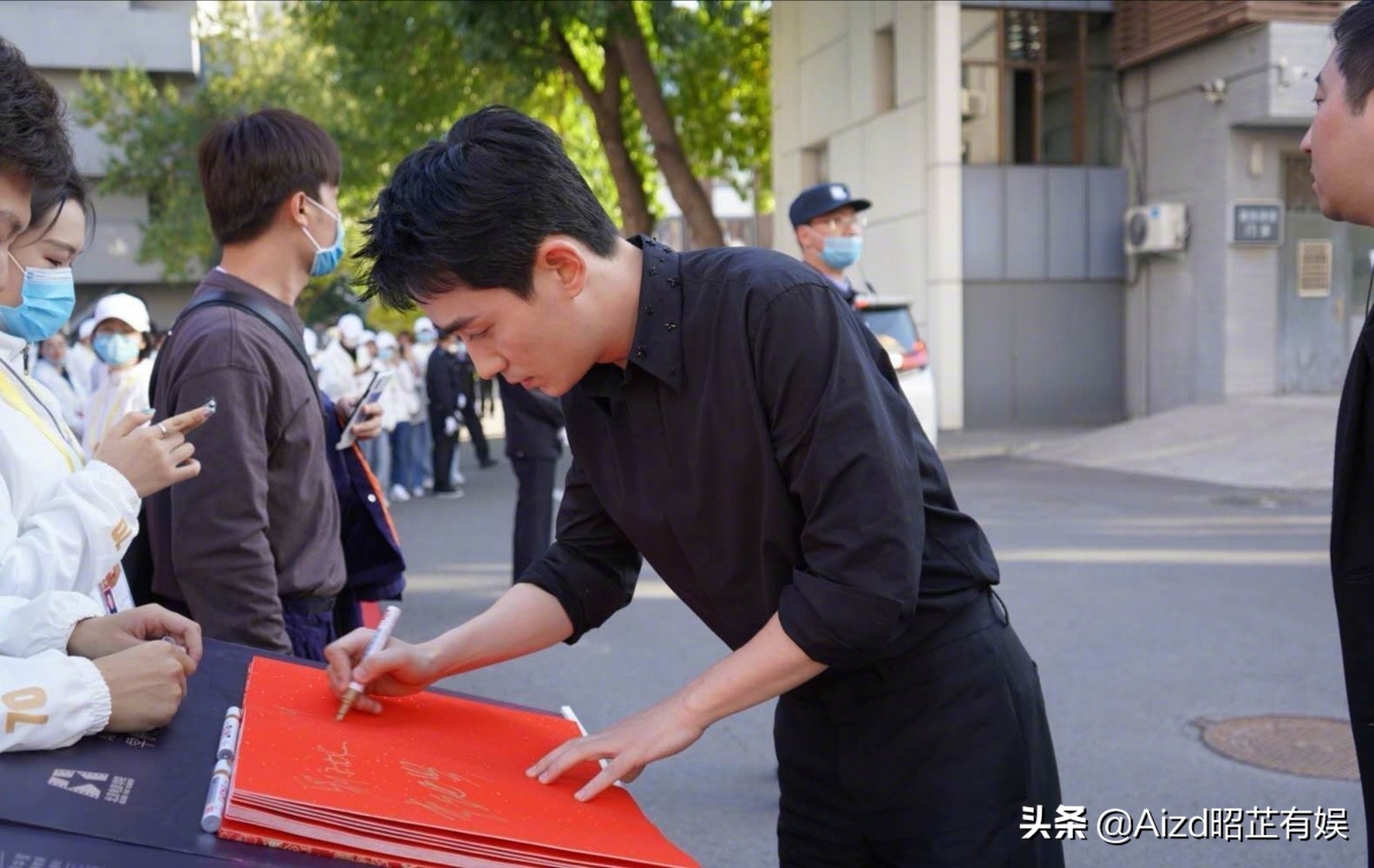 北电校庆：朱一龙风波后首亮相，杨紫马天宇再同台，黄渤吴磊主持