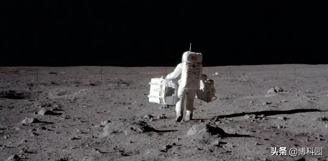 在1969年登月前，为阿波罗绘制月球地图，助力人类登月
