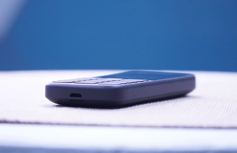 诺基亚手机开箱，2021年了还在用功能机，超长待