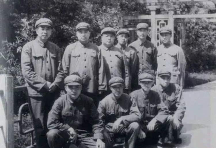 团长王近山有6名警卫员，陈赓才2名，为何？徐帅