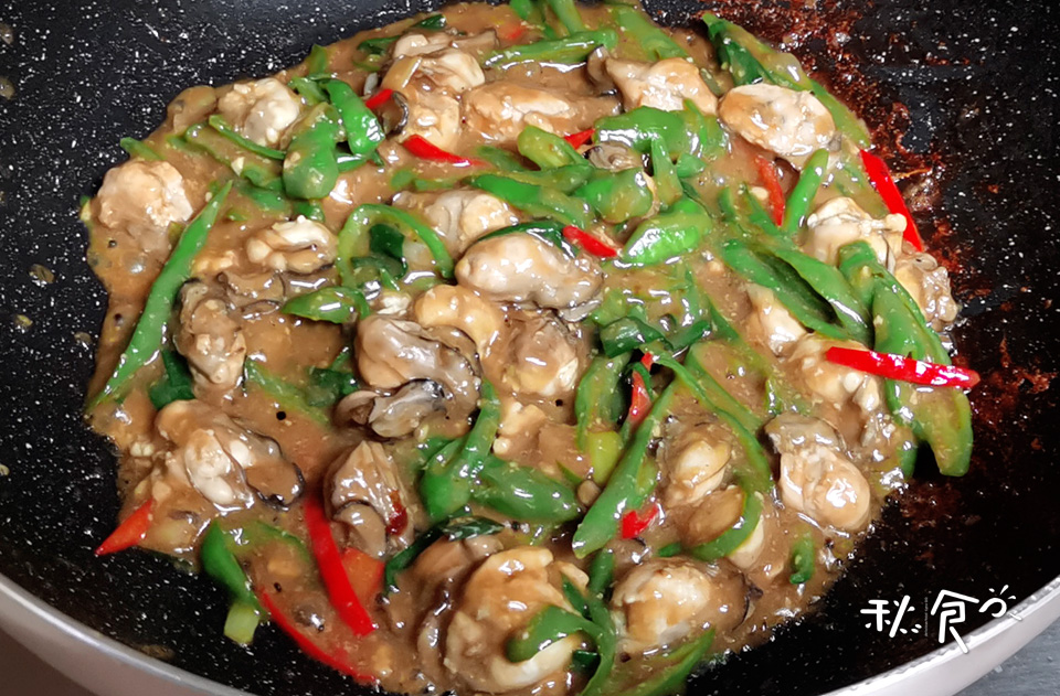 Not only can oysters be roasted and eaten, but if you change this method, they are "fresh" and fry a plate without appetite, which is really appetizing.