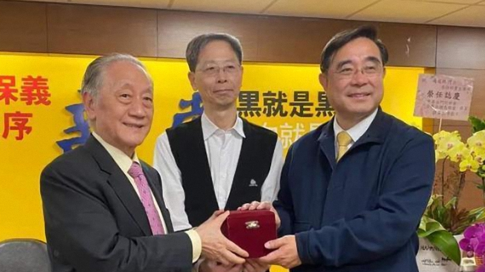 新黨爆出路線之爭，李慶元不提倡�急統�，王炳忠非常不認可