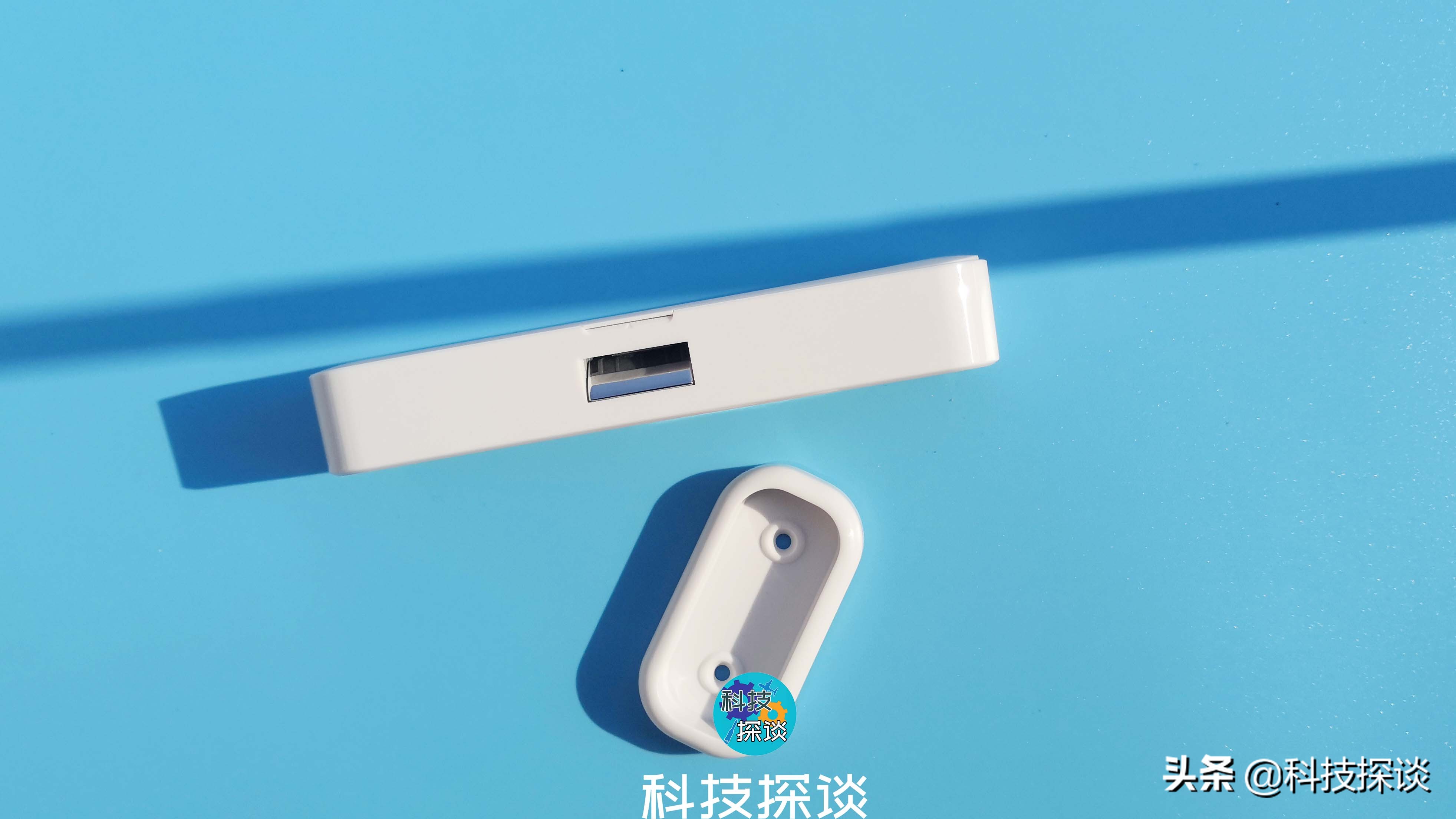 衣柜抽屉免打孔就能自由锁闭，靠刷卡控制开闭，易锁宝感应锁测评