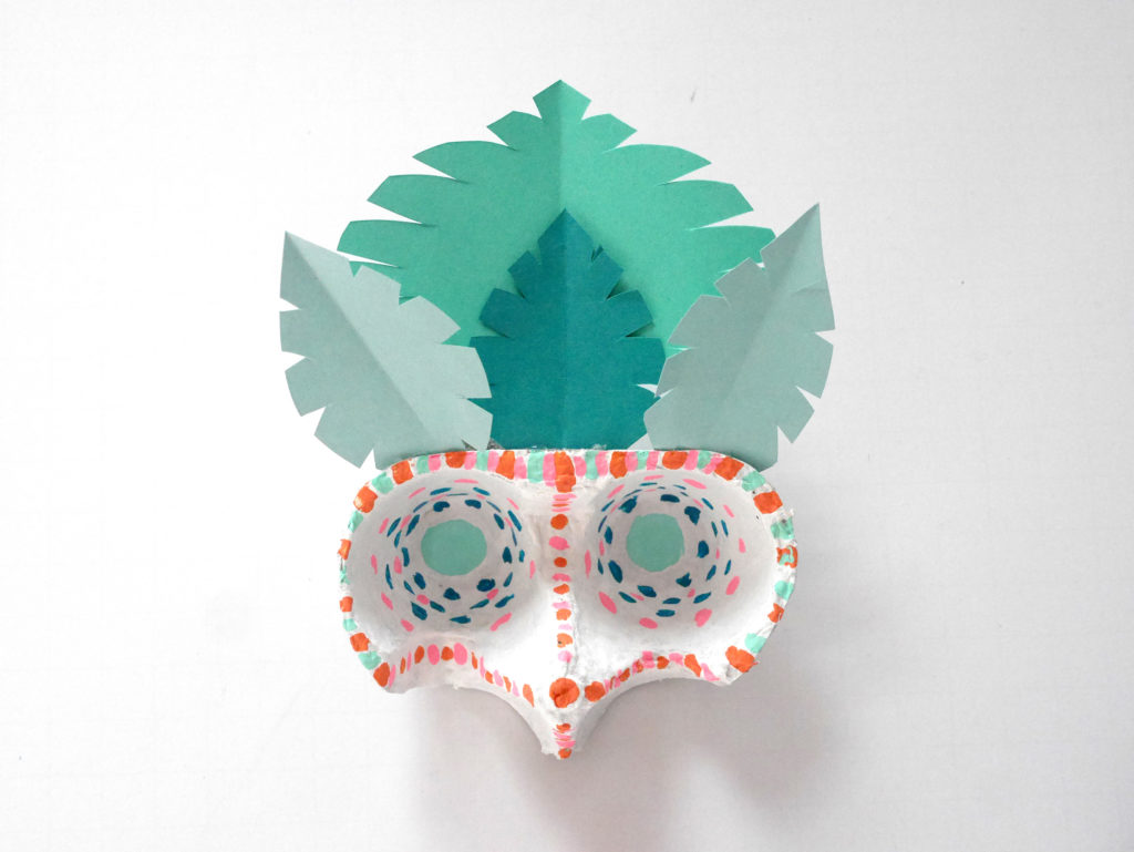 家庭自制儿童艺术品鸡蛋纸托面具