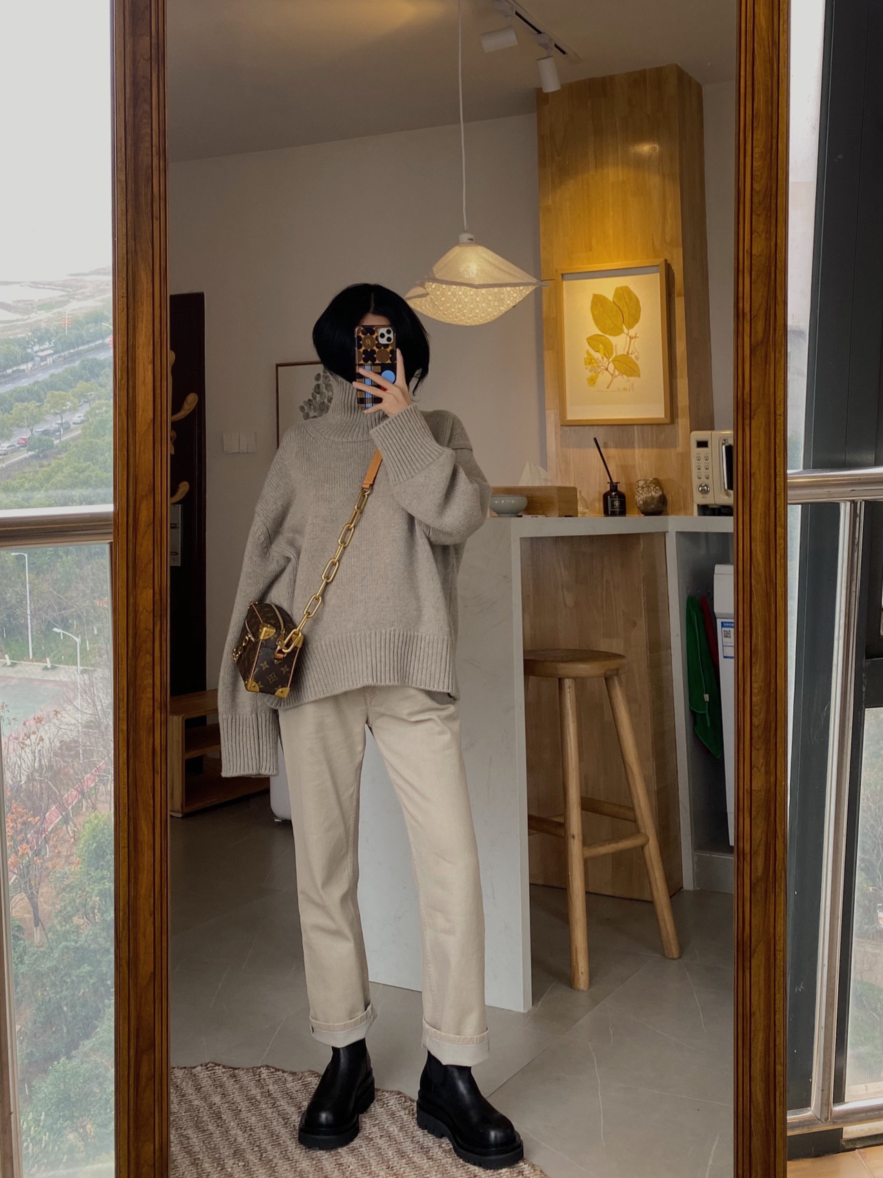 你是什么腿型就选什么裤子，今冬流行的烟管裤，腿粗女人穿更合适