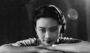 美女特工潜伏三十年没人联系，最后和一老农生了八个孩子