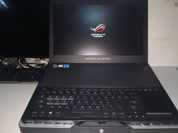 火爆游戏也要冷静对待-超频三冰斧PC-5RGB游戏笔记本散热器评测