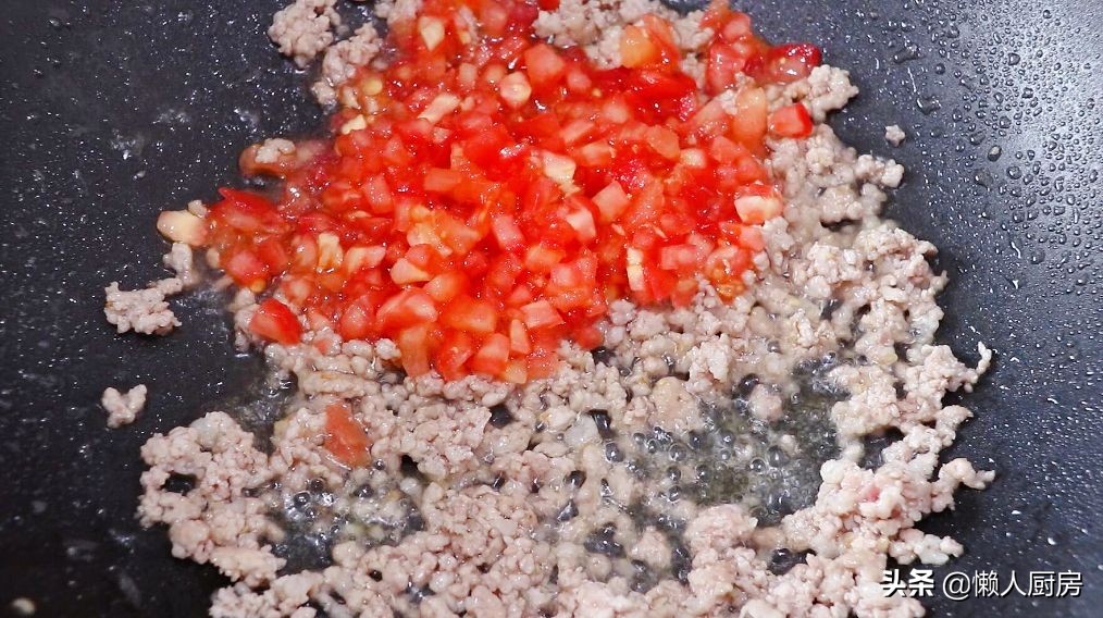家常豆腐汤怎么做？教你肉末豆腐汤的做法，加了西红柿带酸味