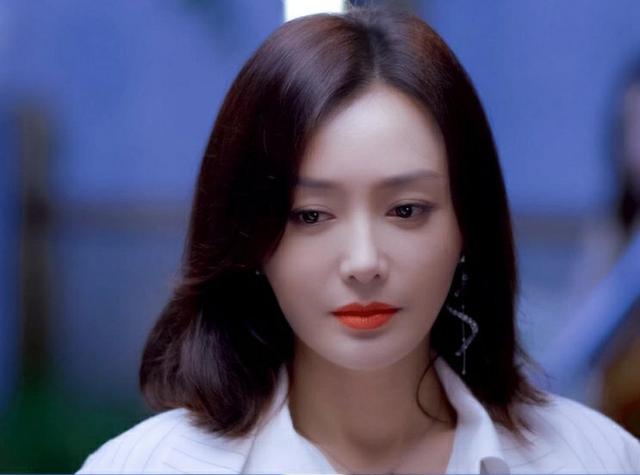 秦岚颠覆白月光形象，实力演绎黑莲花大女主经