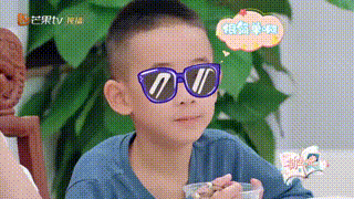 全家套路Jasper洗碗，应采儿感慨：父母越懒，小孩越勤快