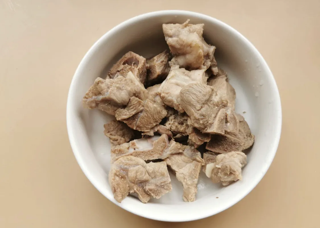 玉米蘑菇骨头汤,超鲜美 美食做法 第3张 玉米蘑菇骨头汤,超鲜美 美食做法 第3张