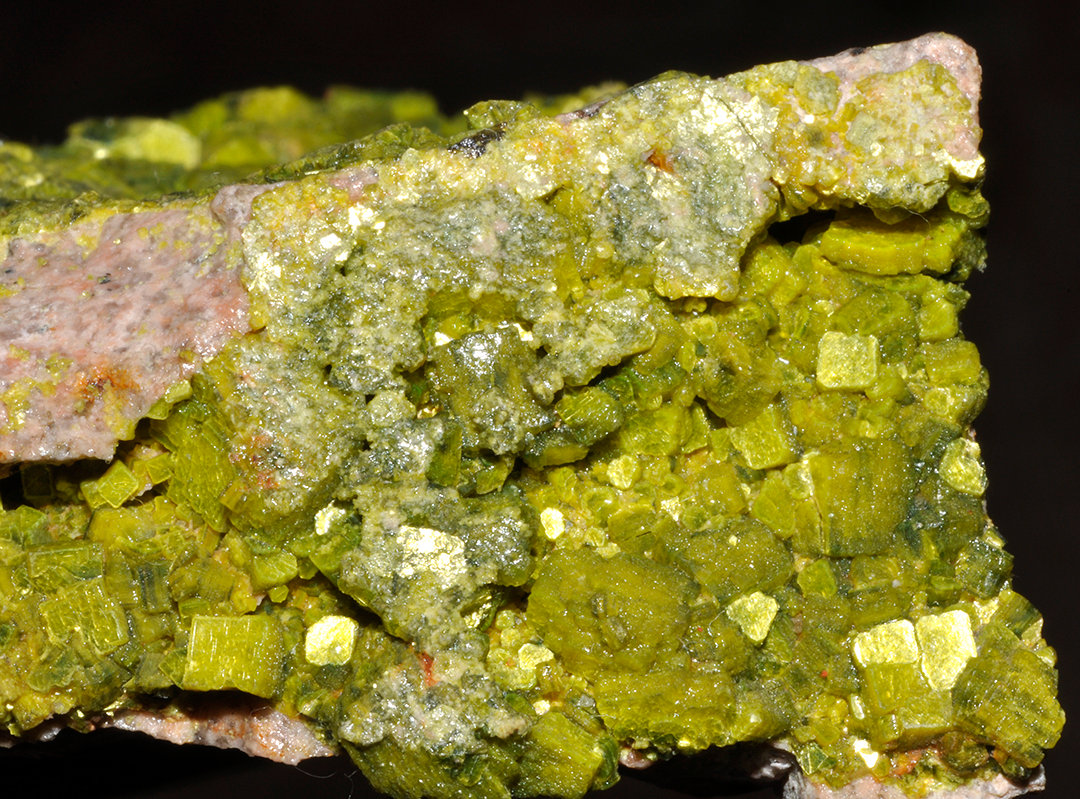 1956年,在加蓬(位于中非)一个名为奥克洛的偏远地区,科学家勘探到了