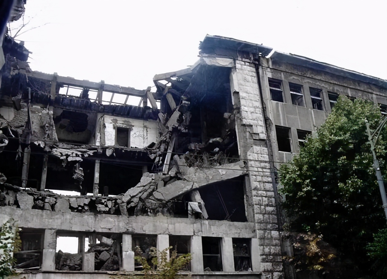 1999美轰炸我驻南使馆后的交锋：曾经的隐忍，为