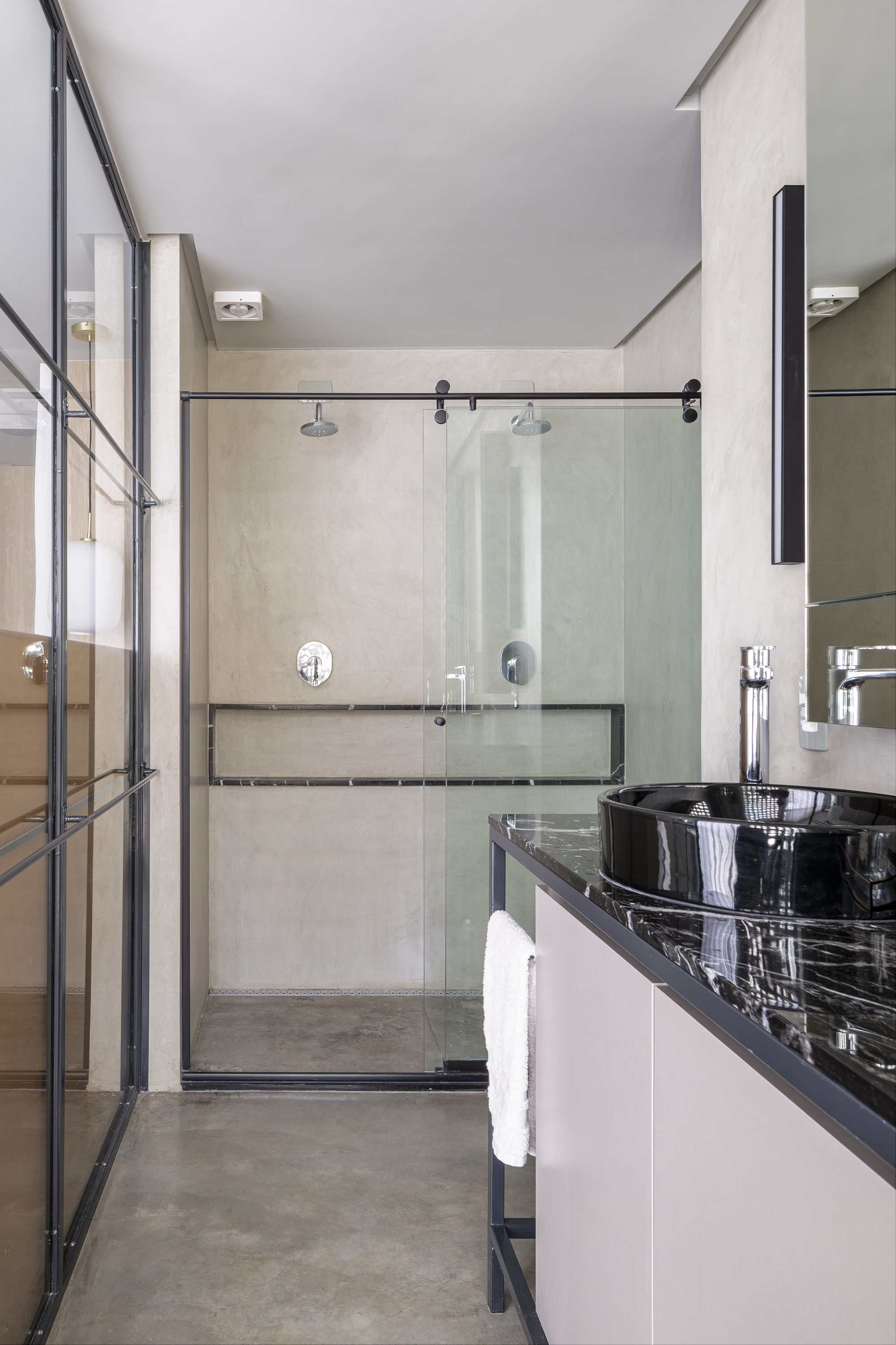 巴西利亚温暖明亮的水泥公寓，120m²三居改一居，向现代主义致敬