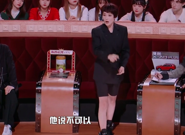张馨予高调秀恩爱，首次公开何捷对她的家训：两口子不能分被子睡