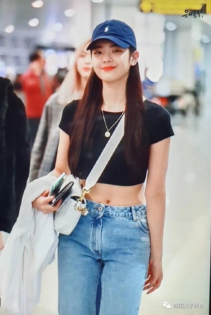 肚脐超可爱的这位女团爱豆,圆圆的肚脐也像本人一样