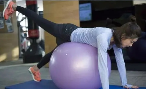 江疏影120斤上热搜，大长腿、天鹅颈太优雅，网