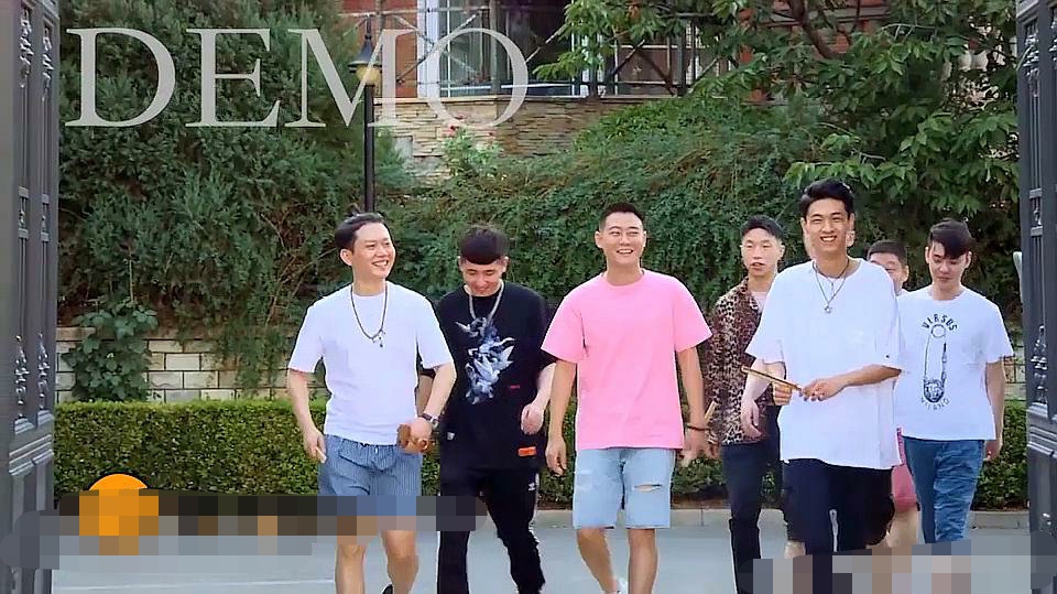 秦霄贤转发一条动态，大伙看出了小道消息