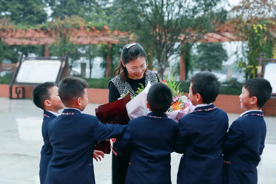 老师，您笑起来真好看——记双流区金桥小学“三八”妇女节活动