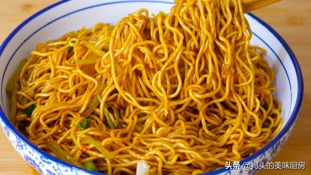 麵條別煮著吃了，教你一個做法，我家一周能吃上6回，比肉還香