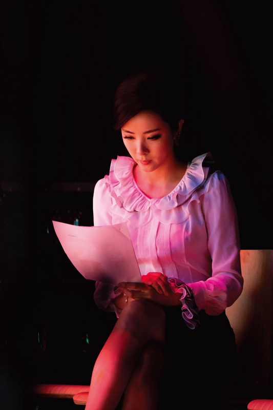 不当央视一姐，也没嫁给老头！李思思被80后老公