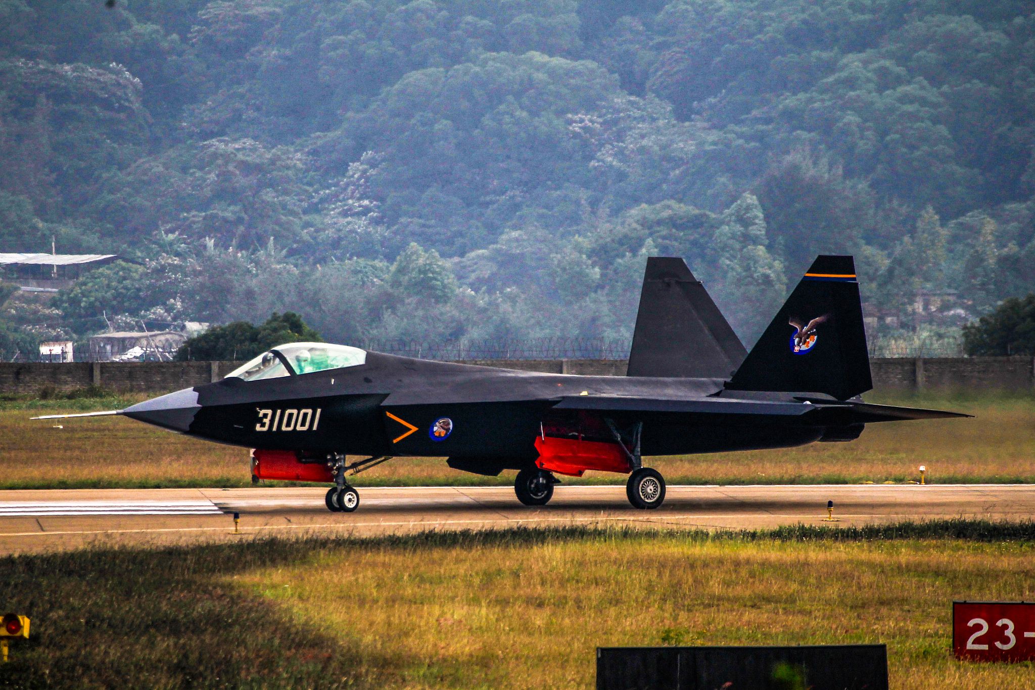 亮出八一軍徽，沈飛五代機(jī)終于修成成果，進(jìn)入空軍服役幾成定局