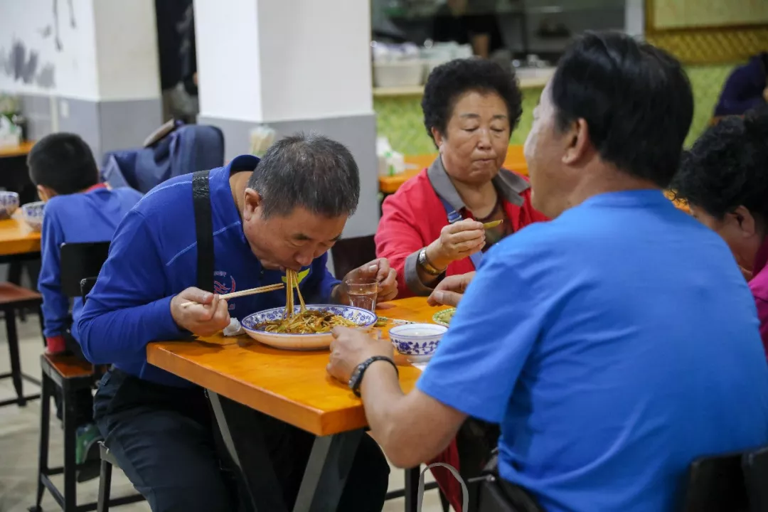 成都神仙樹、紫荊、芳草街，這些被低估了的美食街，有多可惜