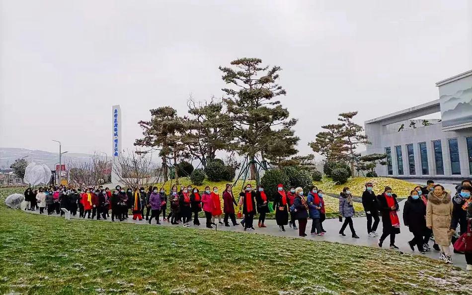 天水伏羲故里國學院走進“奧特萊斯綠城”感受中式合院的典雅之美