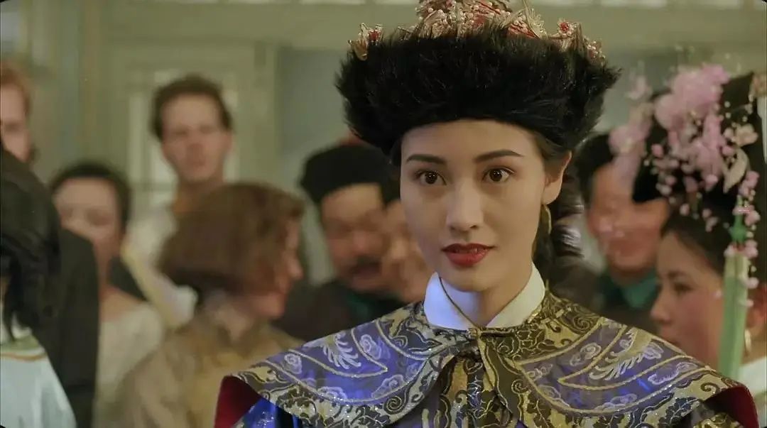 甘愿无名份陪在富豪身边的女人们，各有各的魅力，最久的已经27年