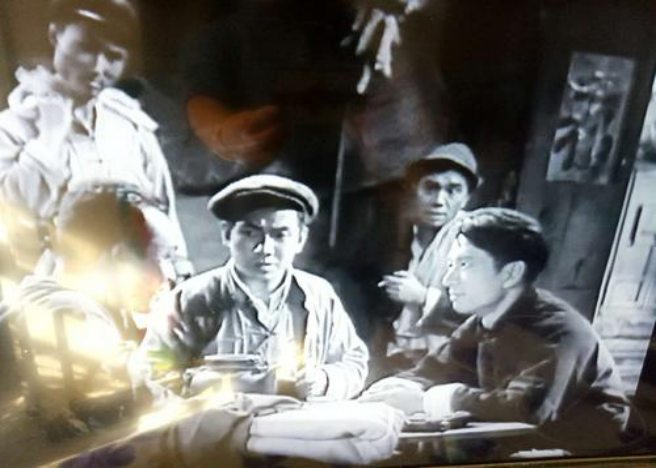 1942�꣬��������1�����ƽ��Ӱ������ȼü֮������ƽ�������