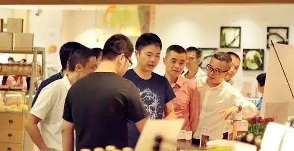 又一千亿零售巨头出事了！老板曾是逆袭人生赢家的商业传奇