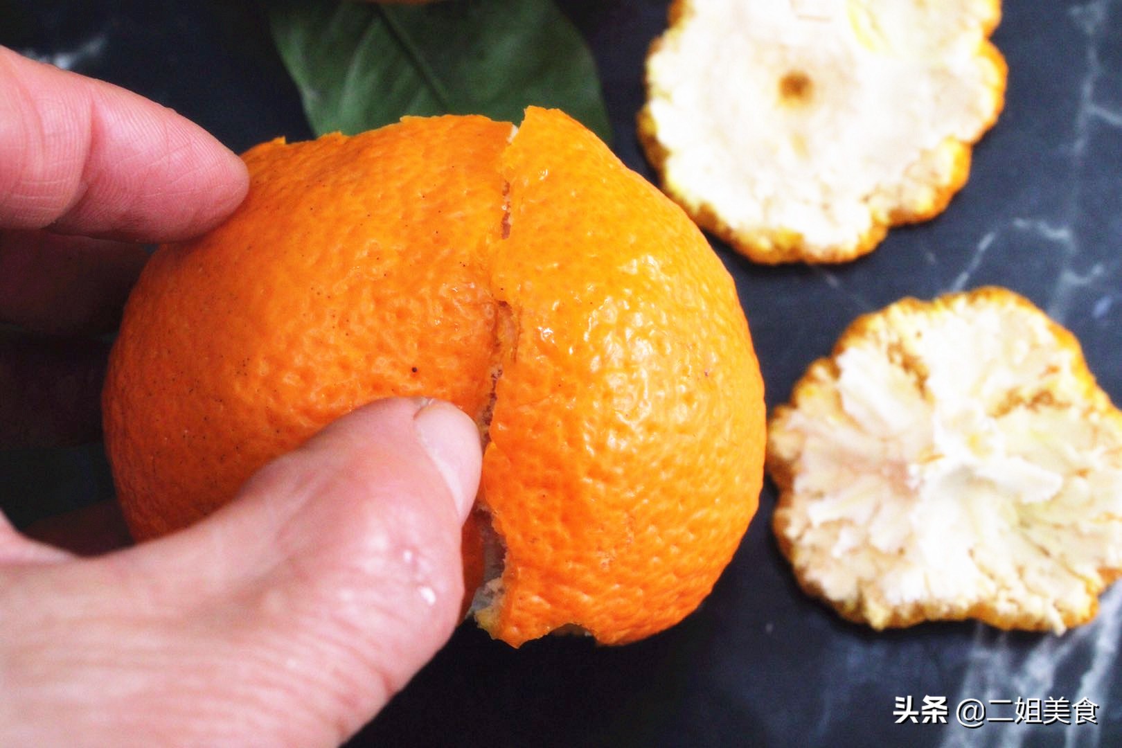 在橘子顶部开一个口，太聪明了，用途花钱买不到，简单还实用