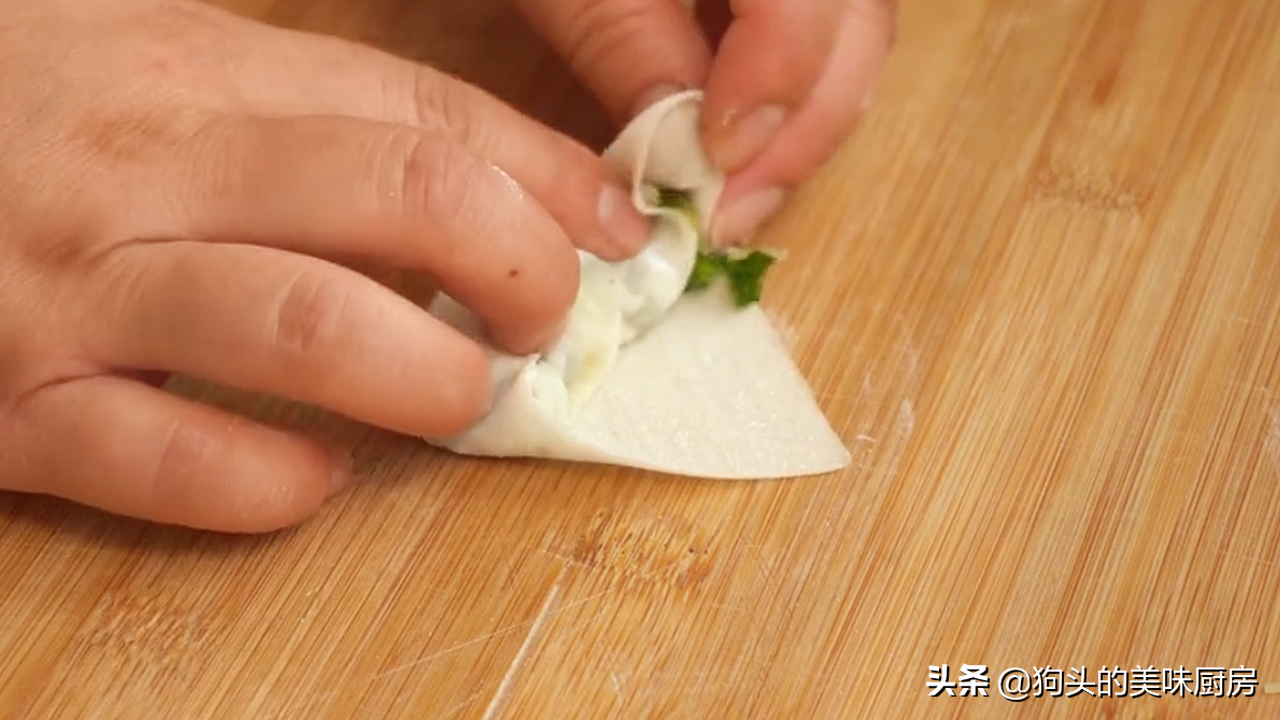 15分鐘教你做懶人炸春捲，不和麵不餳面，酥脆鮮美，好吃不油膩