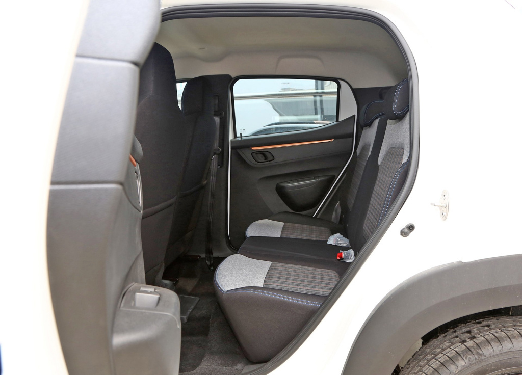 五门四座，标配气囊空调，东风EX1能否超越宏光